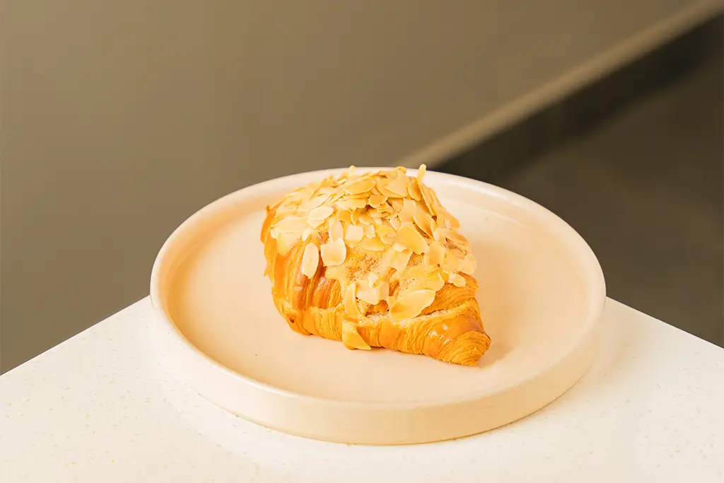 كرواسون باللوز