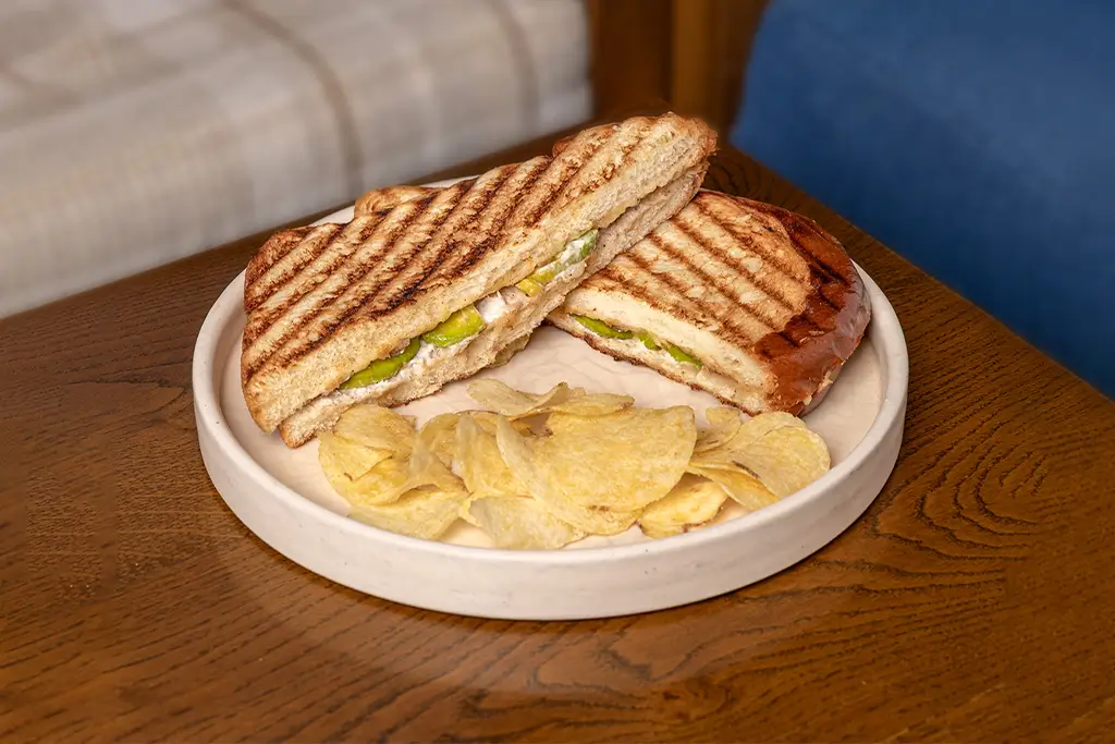 ساندوتش تونة افوكادو