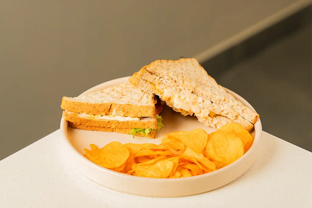 ساندوتش بيض ومايونيز